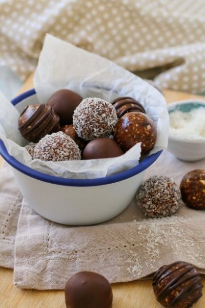 Chocolate Date and Nut Truffles | Things To Do With Kids | Inspirational | Kids Activities