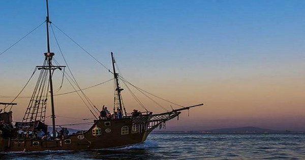 Jolly Roger Pirate Ship Parties