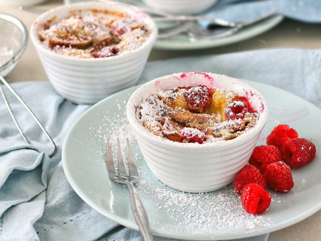 MINI APPLE- AND BERRY CLAFOUTIS