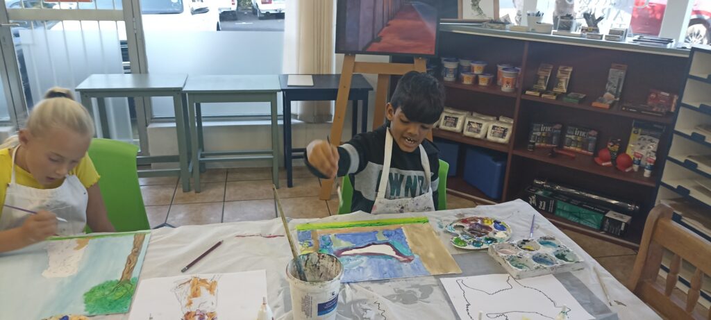 Children painting colourful canvases during a kids art class in Durbanville at Art with Kay.