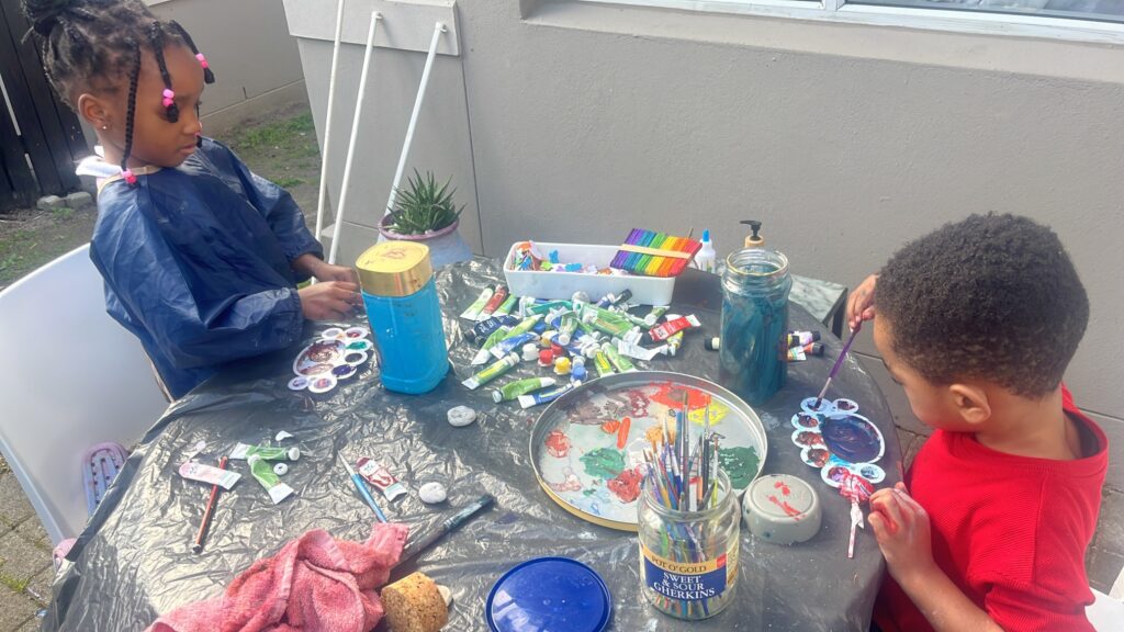 Children mixing paint during a creative kids art class in Durbanville at Art with Kay